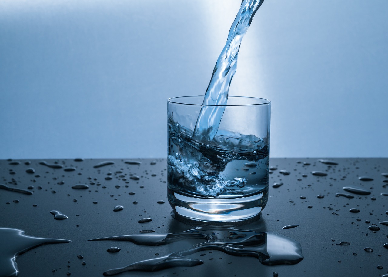 Защо е по-добре да пием вода, когато е топла