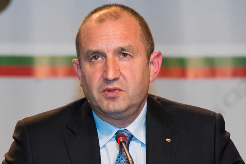 Румен Радев размаза властта, пита за асансьорите и сауните…