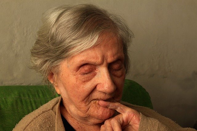 възрастна жена