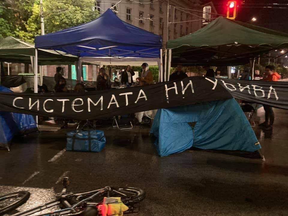 Мрежата гръмна! Думите на този лекар размазаха политиците и властта