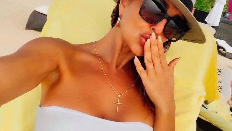 Леле! Глория шокира с размера на дините си (СНИМКА 16+)