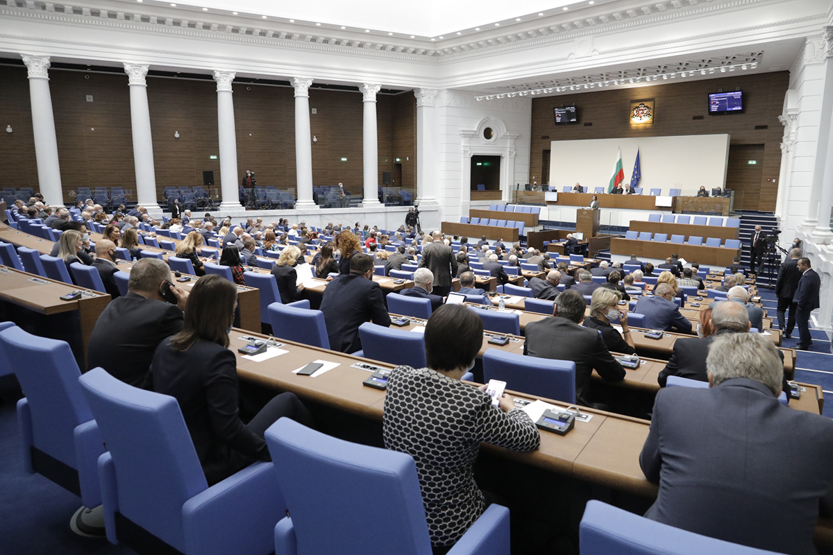 Депутатите отново си вдигнаха заплатите