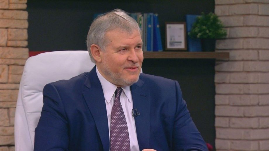 Румен Христов: Слави Трифонов се скри зад една жена