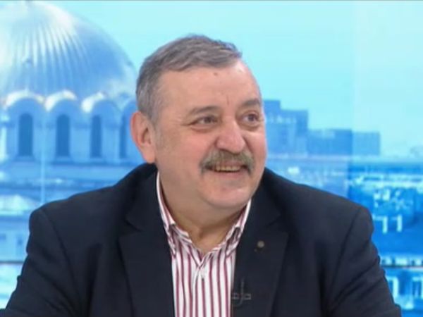 Проф. Кантарджиев не се е пенсионирал, пенсионираха го