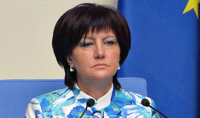 Цвета Караянчева спокойна: Гладна няма да остана