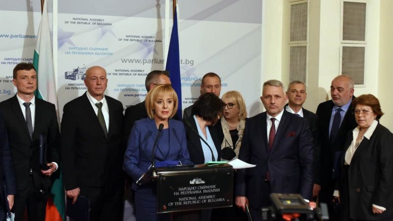изправи се мутри вън