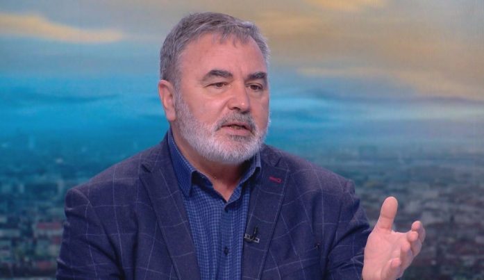 Доц. Ангел Кунчев във Фейсбук: Едни момченца си играят на държава