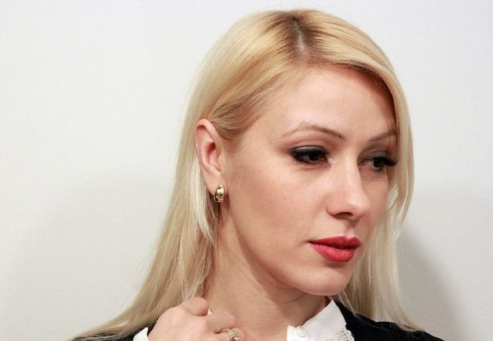 Деси Бакърджиева показа бебенцето си за първи път (СНИМКИ)