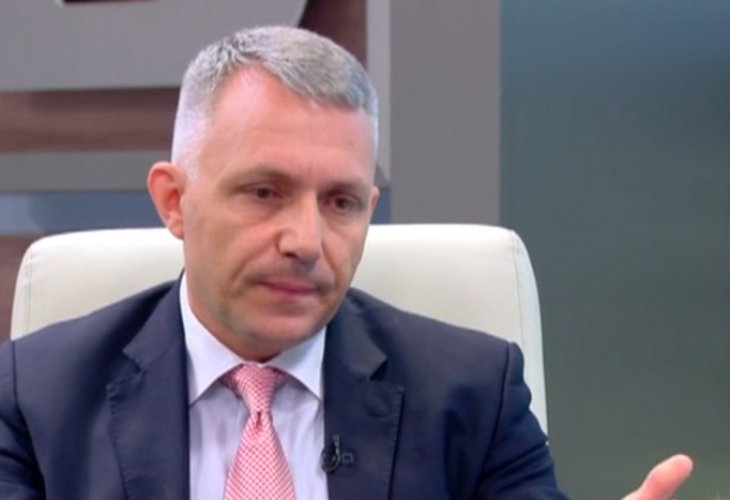 Хаджигенов за Слави: Хвърли си емоционално играчките