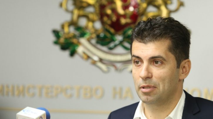 Кирил Петков с уклончив отговор дали ще прави партия