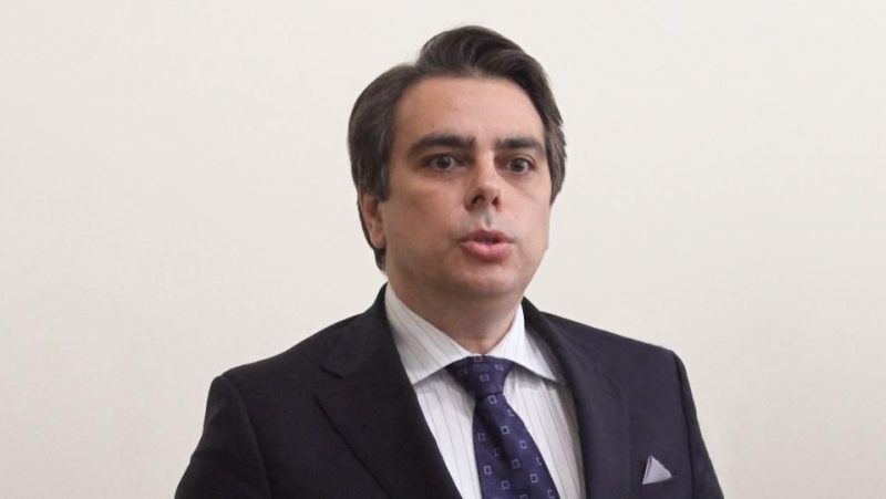 Асен Василев: Преговаряме с всички без ГЕРБ и ДПС