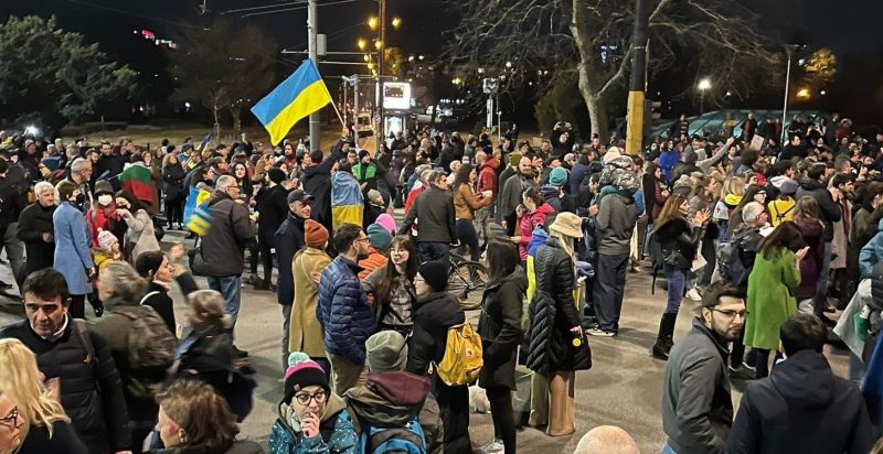 Хиляди българи излязоха на улицата в подкрепа на Украйна (ВИДЕО)