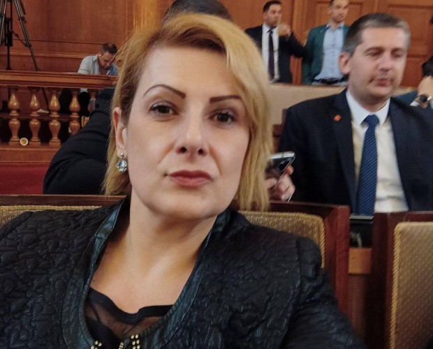 Елена Гунчева обмисля създаване на собствена партия