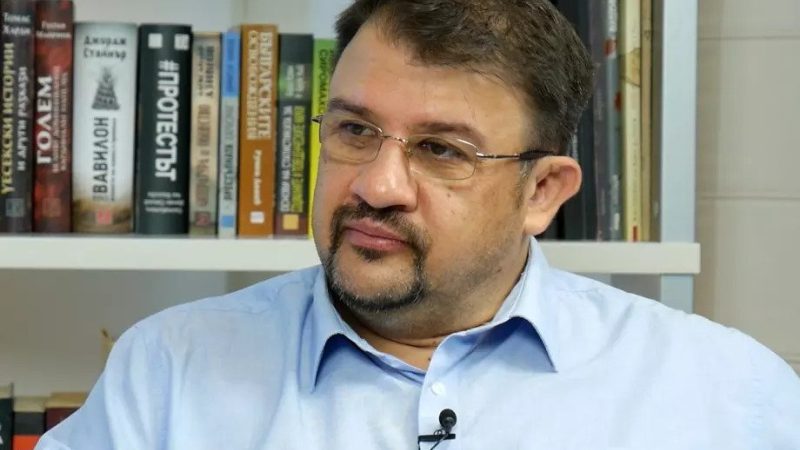 Вежди Рашидов е един от символите на прехода