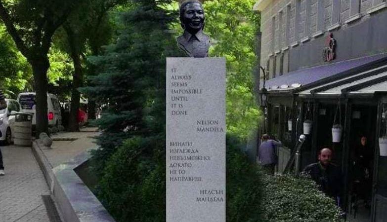 Мандела паметник