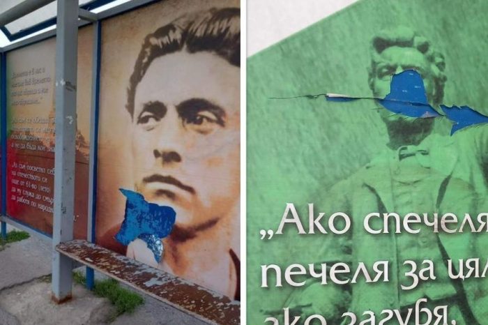Това е дъното: Скъсаха плакат на Васил Левски в столицата