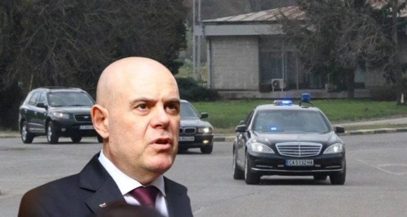 Първа СНИМКА от колата на Иван Гешев след атентата