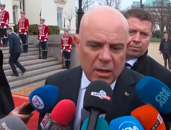 Извънредно: Румен Радев освободи Иван Гешев като главен прокурор
