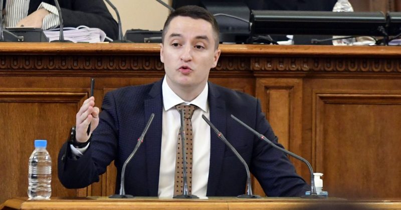 Божанков от трибуната за Костадинов и Ганев: Съмнява ни, че сте меки китки