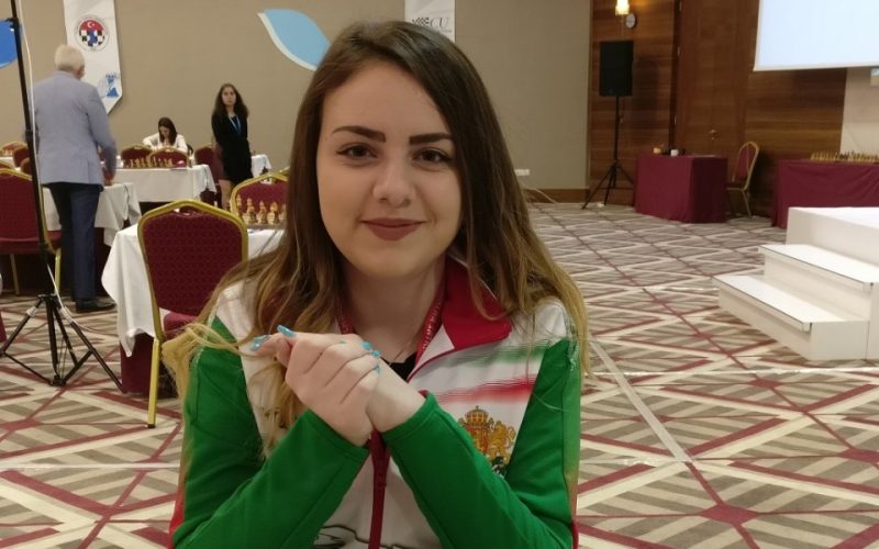 Ето го гаджето на новата ни шахматна царица Нургюл (СНИМКА)