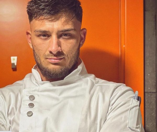 Ето как секссимволът на Hell’s Kitchen каза „да“ на приятелката си (СНИМКИ)