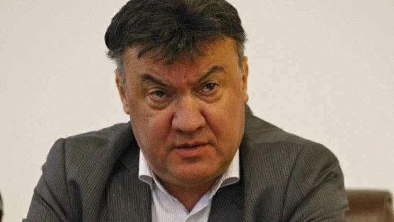 Михайлов