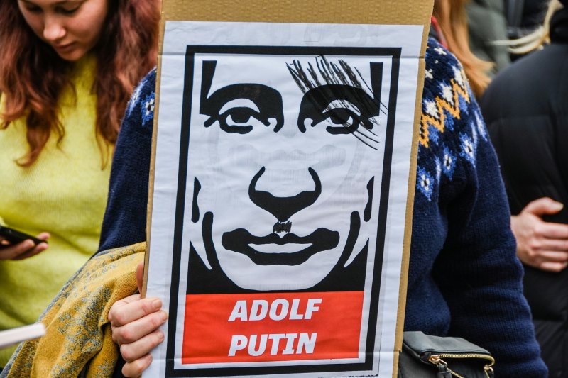 Путин иска имотите от СССР! Ще граби и от България
