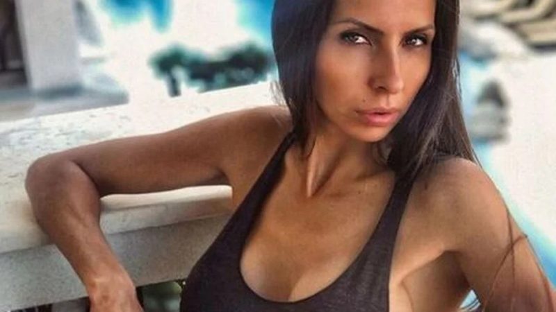 Порнокралицата Диана Габровска побърка мъжете с тези ГОЛИ СНИМКИ