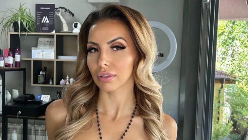 Порнокралицата Диана Габровска разтуптя мъжките сърца (СНИМКИ 16+)