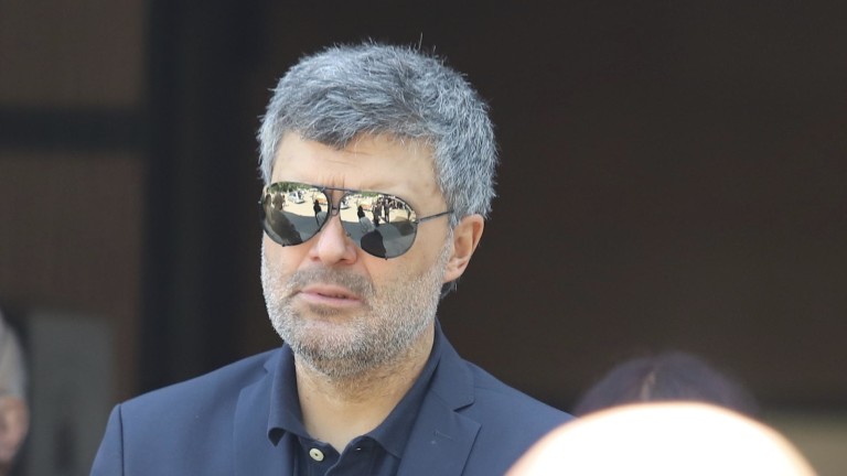 Погребението на Тодор Славков не мина без скаднал, Евгени Минчев отново се прояви