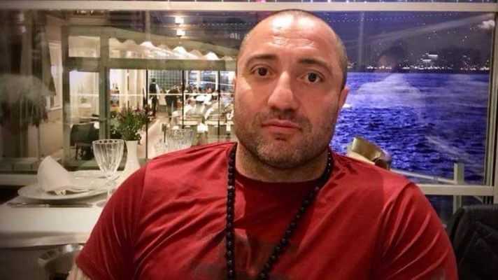 Митьо Очите стана рекламно лице на салон за маникюр, епилация и прически